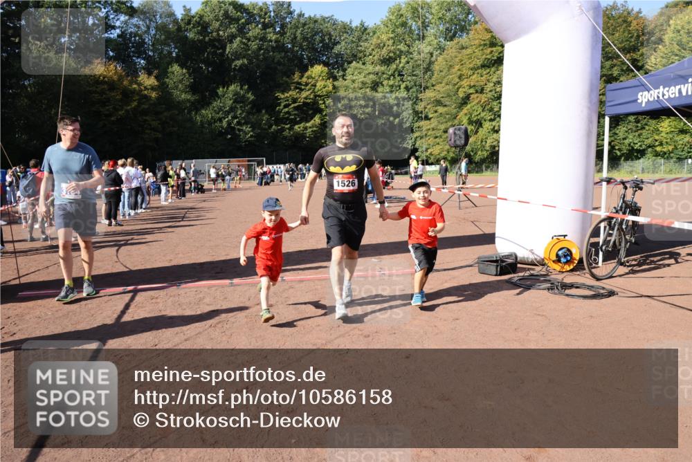 27.09.2026 - 35. Volkslauf durch das schöne Alstertal Strokosch-Dieckow http://msf.ph/oto/10586158 27.09.2026 11:52:51 Ziel 1526, 1552, 2470, 3154 meine-sportfotos.de