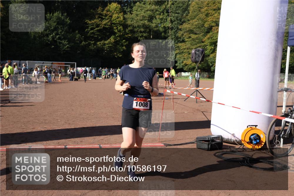 27.09.2026 - 35. Volkslauf durch das schöne Alstertal Strokosch-Dieckow http://msf.ph/oto/10586197 27.09.2026 11:52:28 Ziel 1008 meine-sportfotos.de