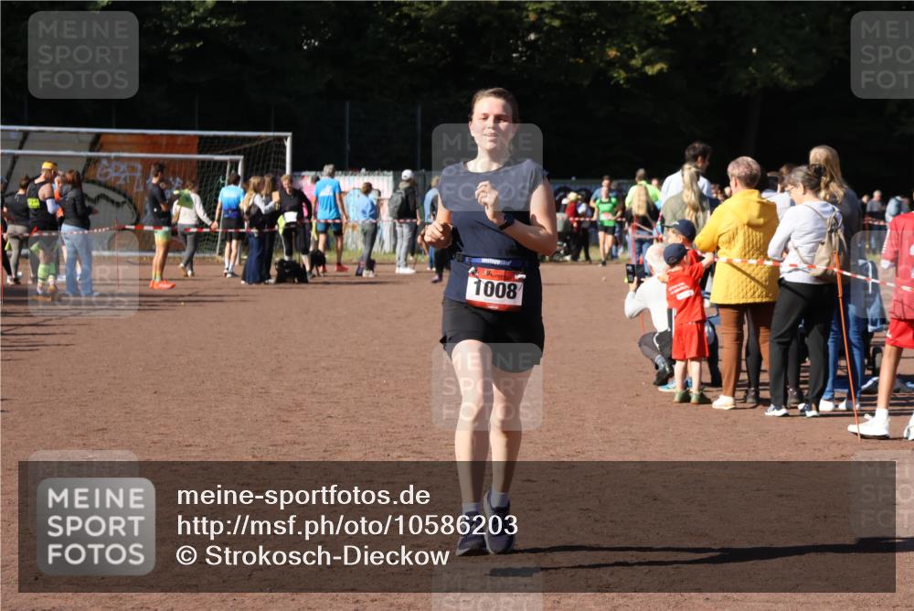 27.09.2026 - 35. Volkslauf durch das schöne Alstertal Strokosch-Dieckow http://msf.ph/oto/10586203 27.09.2026 11:52:26 Ziel 1008 meine-sportfotos.de