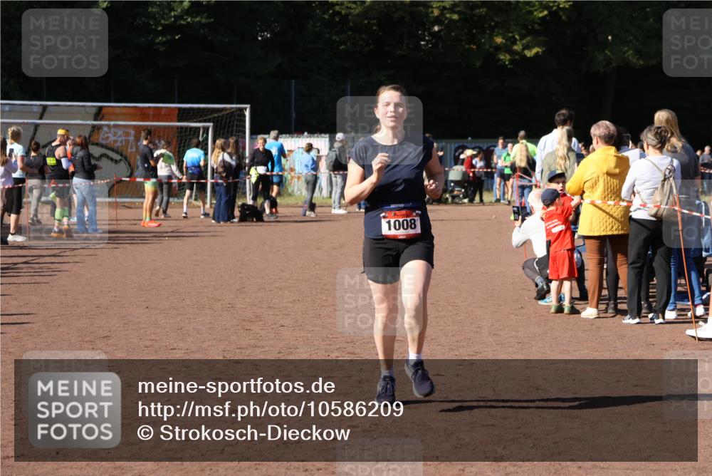 27.09.2026 - 35. Volkslauf durch das schöne Alstertal Strokosch-Dieckow http://msf.ph/oto/10586209 27.09.2026 11:52:26 Ziel 1008 meine-sportfotos.de