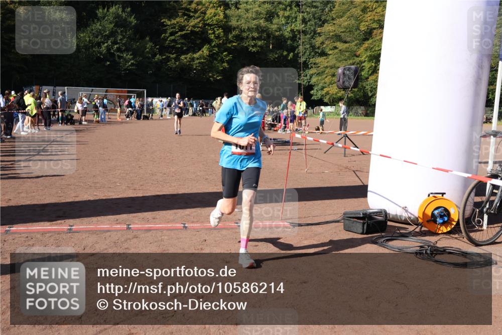 27.09.2026 - 35. Volkslauf durch das schöne Alstertal Strokosch-Dieckow http://msf.ph/oto/10586214 27.09.2026 11:52:22 Ziel 1008, 1011 meine-sportfotos.de