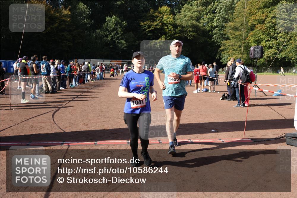 27.09.2026 - 35. Volkslauf durch das schöne Alstertal Strokosch-Dieckow http://msf.ph/oto/10586244 27.09.2026 12:12:17 Ziel 1041, 1495 meine-sportfotos.de