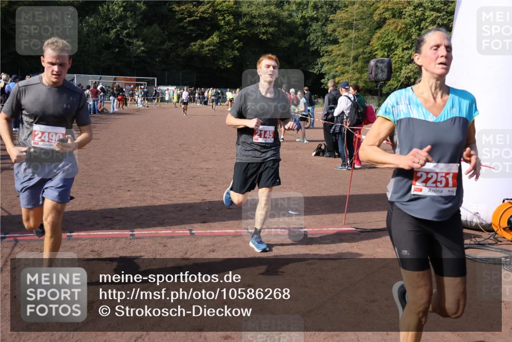 27.09.2026 - 35. Volkslauf durch das schöne Alstertal Strokosch-Dieckow http://msf.ph/oto/10586268 27.09.2026 12:11:40 Ziel 2081, 2145, 2251, 2490 meine-sportfotos.de