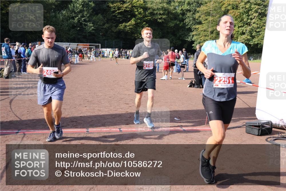 27.09.2026 - 35. Volkslauf durch das schöne Alstertal Strokosch-Dieckow http://msf.ph/oto/10586272 27.09.2026 12:11:40 Ziel 2081, 2145, 2251, 2490 meine-sportfotos.de