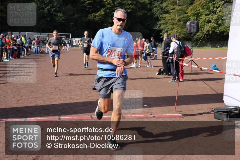 27.09.2026 - 35. Volkslauf durch das schöne Alstertal Strokosch-Dieckow http://msf.ph/oto/10586281 27.09.2026 12:11:37 Ziel 1597, 2081, 2145, 2251, 2490 meine-sportfotos.de