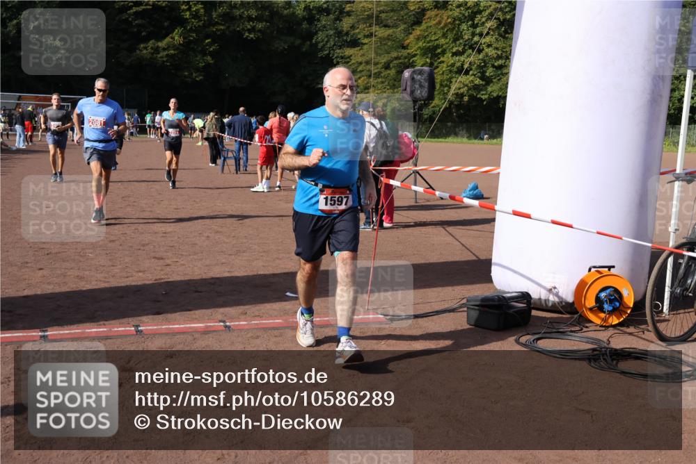 27.09.2026 - 35. Volkslauf durch das schöne Alstertal Strokosch-Dieckow http://msf.ph/oto/10586289 27.09.2026 12:11:35 Ziel 1051, 1597, 2081, 2145, 2251, 2490 meine-sportfotos.de