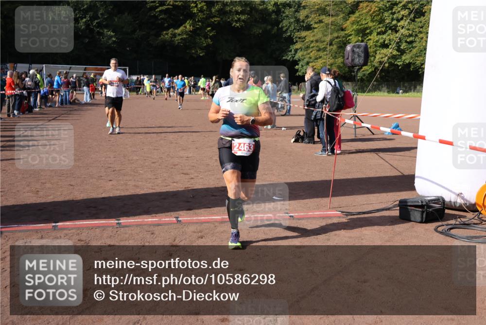 27.09.2026 - 35. Volkslauf durch das schöne Alstertal Strokosch-Dieckow http://msf.ph/oto/10586298 27.09.2026 12:11:27 Ziel 1051, 1597, 1610, 2380, 2381, 2463 meine-sportfotos.de