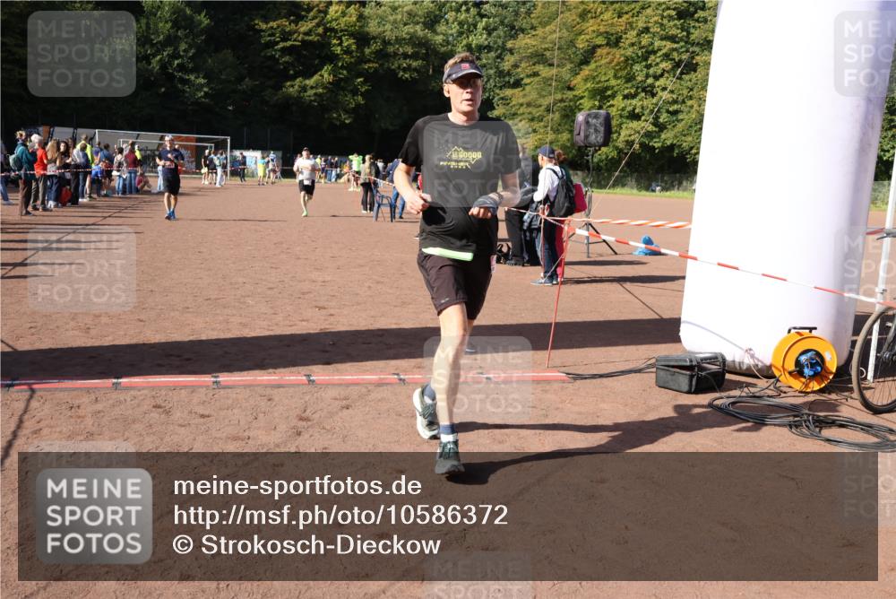 27.09.2026 - 35. Volkslauf durch das schöne Alstertal Strokosch-Dieckow http://msf.ph/oto/10586372 27.09.2026 12:10:59 Ziel 1601, 2421, 2436, 2479 meine-sportfotos.de