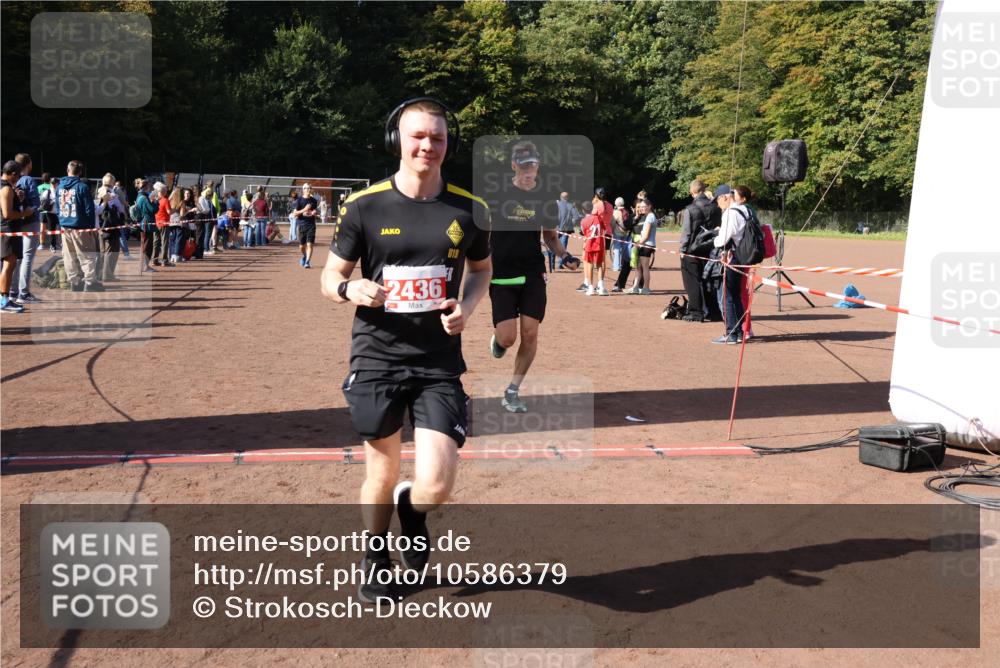 27.09.2026 - 35. Volkslauf durch das schöne Alstertal Strokosch-Dieckow http://msf.ph/oto/10586379 27.09.2026 12:10:58 Ziel 1601, 2421, 2436, 2479 meine-sportfotos.de