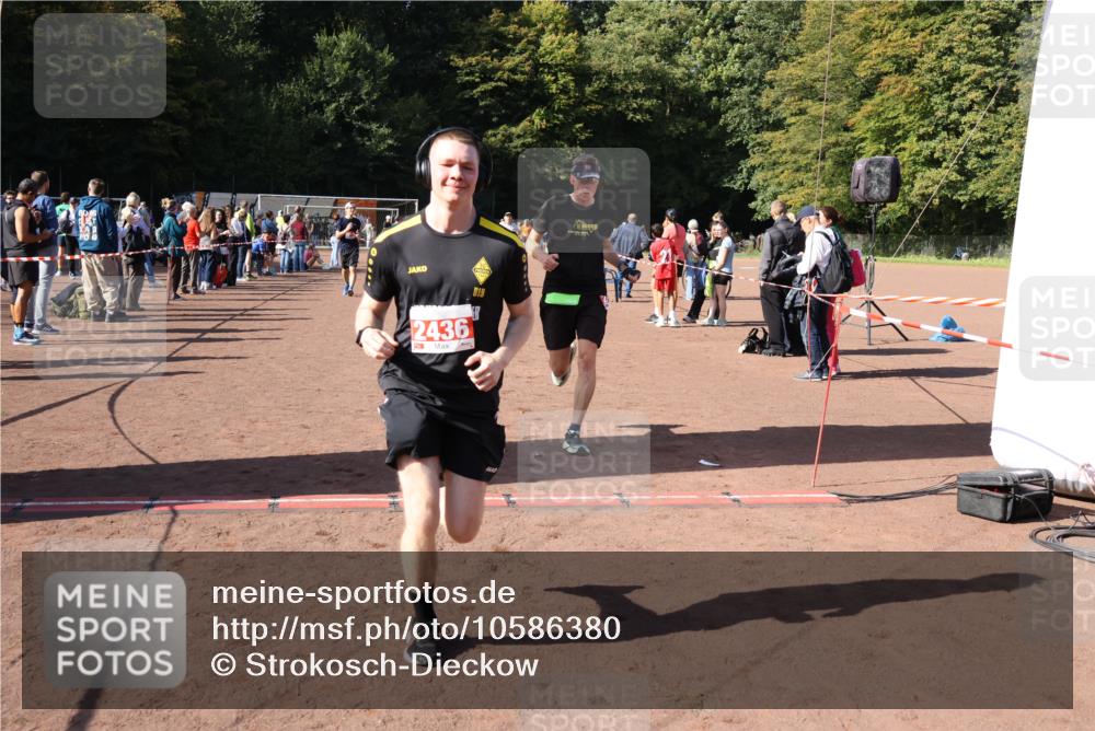 27.09.2026 - 35. Volkslauf durch das schöne Alstertal Strokosch-Dieckow http://msf.ph/oto/10586380 27.09.2026 12:10:57 Ziel 1601, 2072, 2421, 2436, 2479 meine-sportfotos.de