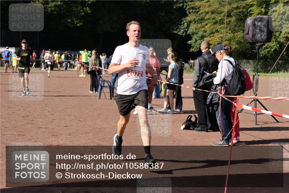 27.09.2026 - 35. Volkslauf durch das schöne Alstertal Strokosch-Dieckow http://msf.ph/oto/10586387 27.09.2026 12:10:53 Ziel 2072, 2436, 2479 meine-sportfotos.de