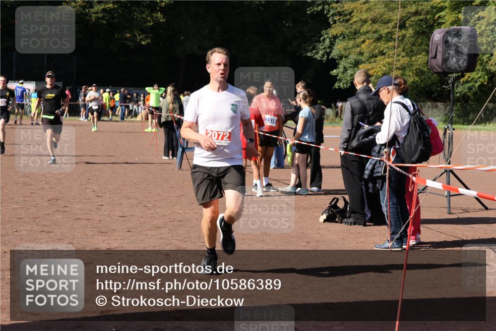 27.09.2026 - 35. Volkslauf durch das schöne Alstertal Strokosch-Dieckow http://msf.ph/oto/10586389 27.09.2026 12:10:53 Ziel 2072, 2436, 2479 meine-sportfotos.de