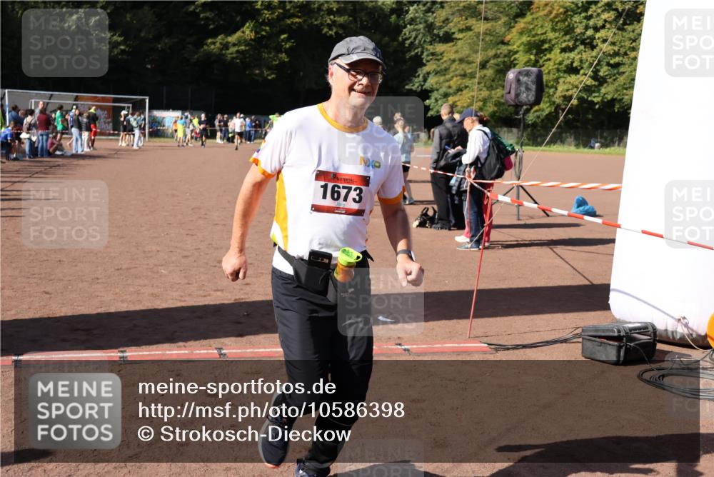 27.09.2026 - 35. Volkslauf durch das schöne Alstertal Strokosch-Dieckow http://msf.ph/oto/10586398 27.09.2026 12:10:43 Ziel 1673 meine-sportfotos.de