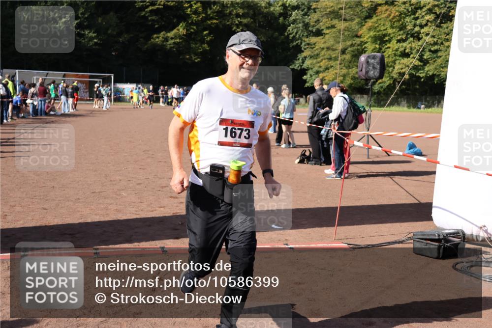 27.09.2026 - 35. Volkslauf durch das schöne Alstertal Strokosch-Dieckow http://msf.ph/oto/10586399 27.09.2026 12:10:43 Ziel 1673 meine-sportfotos.de