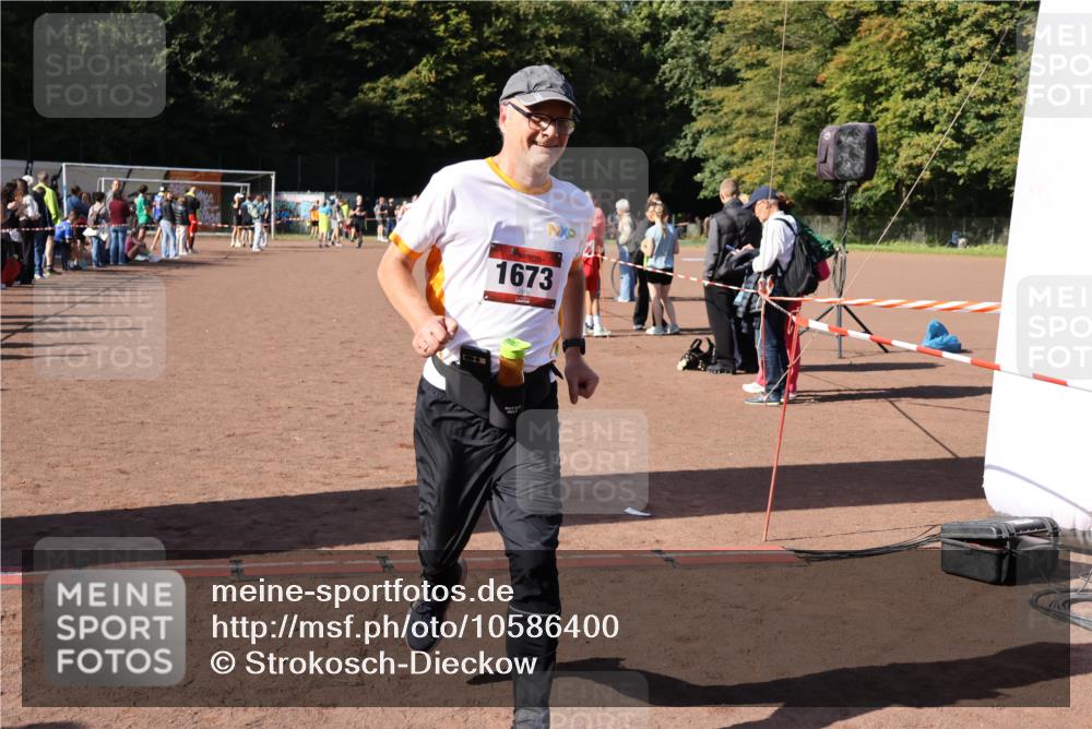 27.09.2026 - 35. Volkslauf durch das schöne Alstertal Strokosch-Dieckow http://msf.ph/oto/10586400 27.09.2026 12:10:43 Ziel 1673 meine-sportfotos.de