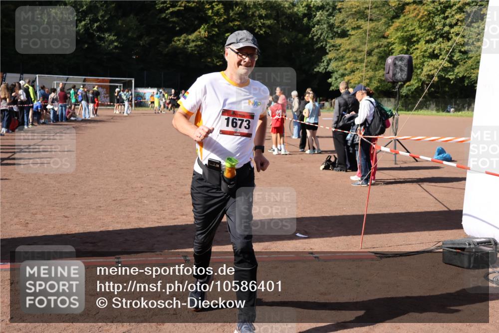 27.09.2026 - 35. Volkslauf durch das schöne Alstertal Strokosch-Dieckow http://msf.ph/oto/10586401 27.09.2026 12:10:43 Ziel 1673 meine-sportfotos.de
