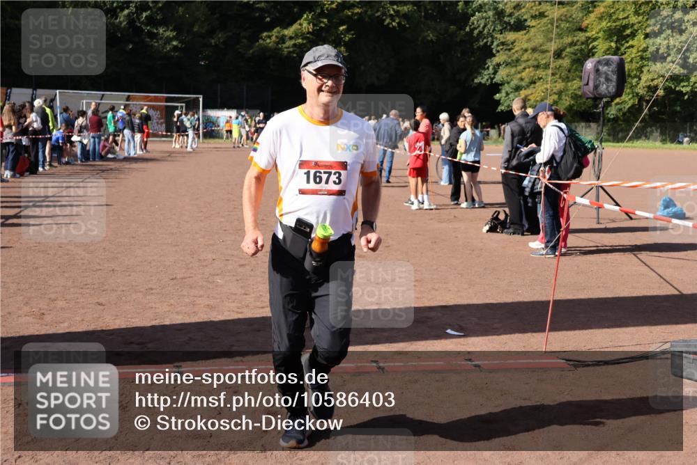 27.09.2026 - 35. Volkslauf durch das schöne Alstertal Strokosch-Dieckow http://msf.ph/oto/10586403 27.09.2026 12:10:42 Ziel 1673 meine-sportfotos.de