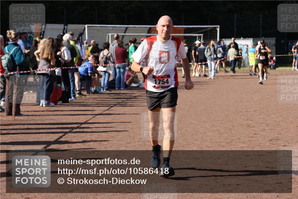 27.09.2026 - 35. Volkslauf durch das schöne Alstertal Strokosch-Dieckow http://msf.ph/oto/10586418 27.09.2026 12:10:28 Ziel 1754 meine-sportfotos.de
