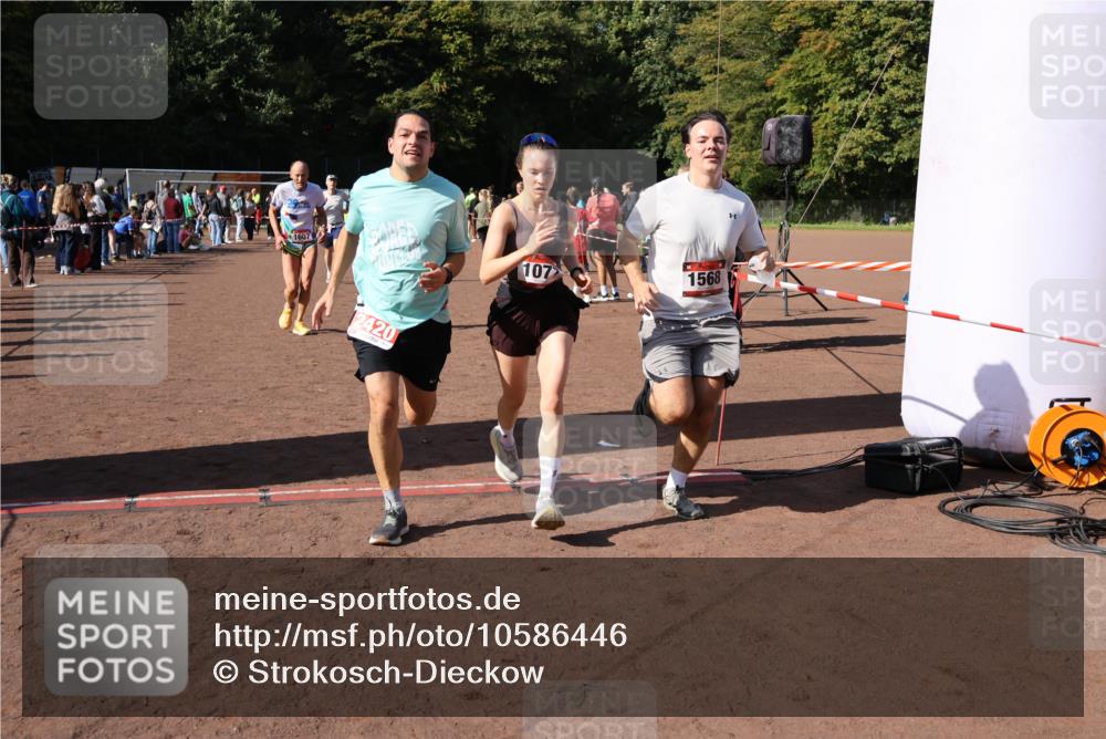 27.09.2026 - 35. Volkslauf durch das schöne Alstertal Strokosch-Dieckow http://msf.ph/oto/10586446 27.09.2026 12:10:18 Ziel 1040, 1049, 1077, 1116, 1568, 1607, 2418, 2420 meine-sportfotos.de