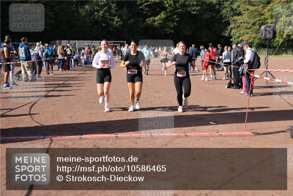 27.09.2026 - 35. Volkslauf durch das schöne Alstertal Strokosch-Dieckow http://msf.ph/oto/10586465 27.09.2026 12:10:15 Ziel 1040, 1049, 1077, 1116, 1568, 1607, 2418, 2420, 2439 meine-sportfotos.de