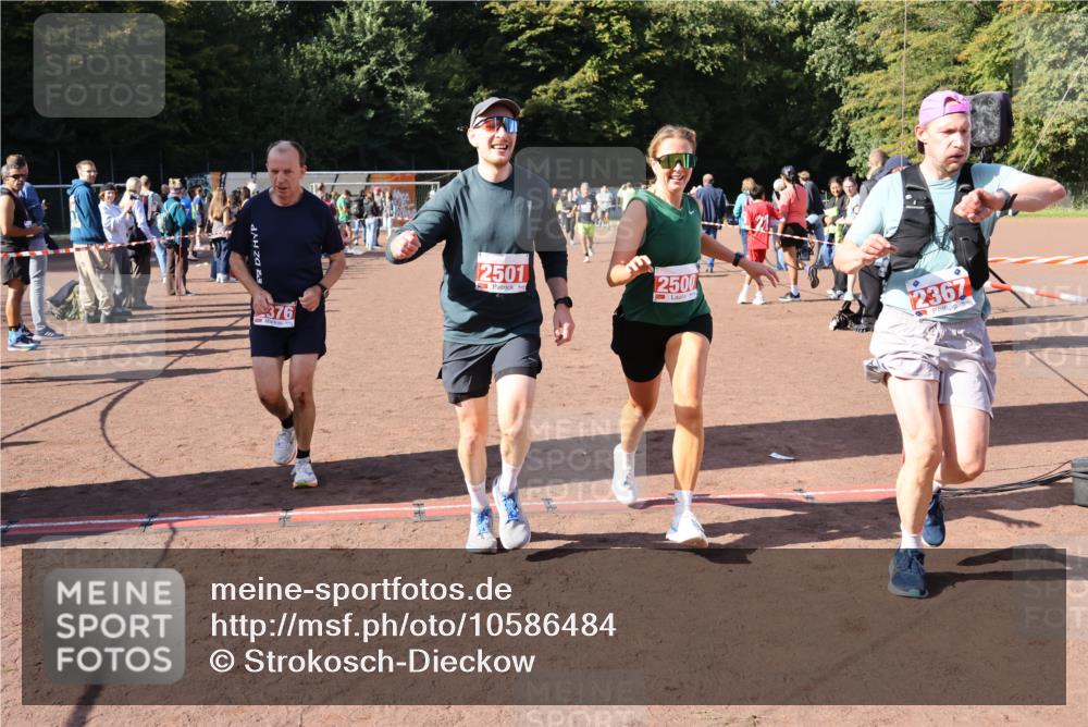 27.09.2026 - 35. Volkslauf durch das schöne Alstertal Strokosch-Dieckow http://msf.ph/oto/10586484 27.09.2026 12:10:04 Ziel 2328, 2367, 2376, 2431, 2500, 2501 meine-sportfotos.de
