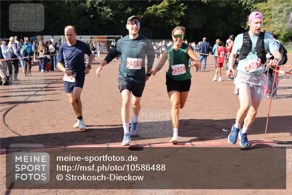 27.09.2026 - 35. Volkslauf durch das schöne Alstertal Strokosch-Dieckow http://msf.ph/oto/10586488 27.09.2026 12:10:04 Ziel 2328, 2367, 2376, 2431, 2500, 2501 meine-sportfotos.de