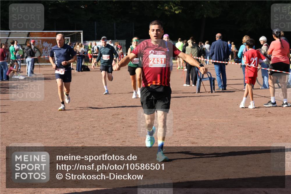 27.09.2026 - 35. Volkslauf durch das schöne Alstertal Strokosch-Dieckow http://msf.ph/oto/10586501 27.09.2026 12:10:00 Ziel 2367, 2376, 2431, 2500, 2501 meine-sportfotos.de
