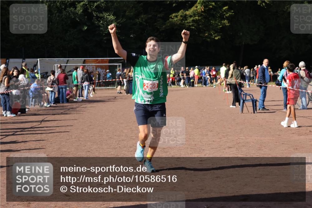 27.09.2026 - 35. Volkslauf durch das schöne Alstertal Strokosch-Dieckow http://msf.ph/oto/10586516 27.09.2026 12:09:44 Ziel 2294, 2417, 2969 meine-sportfotos.de