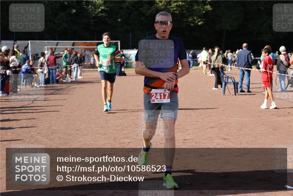27.09.2026 - 35. Volkslauf durch das schöne Alstertal Strokosch-Dieckow http://msf.ph/oto/10586523 27.09.2026 12:09:42 Ziel 2294, 2417, 2969 meine-sportfotos.de