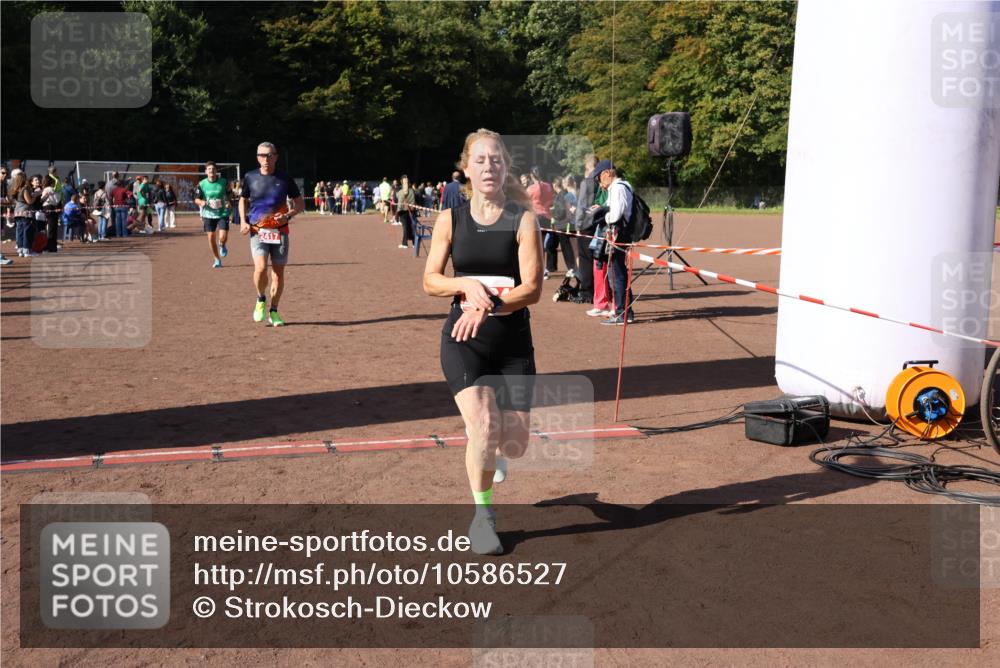 27.09.2026 - 35. Volkslauf durch das schöne Alstertal Strokosch-Dieckow http://msf.ph/oto/10586527 27.09.2026 12:09:41 Ziel 2294, 2417, 2969 meine-sportfotos.de