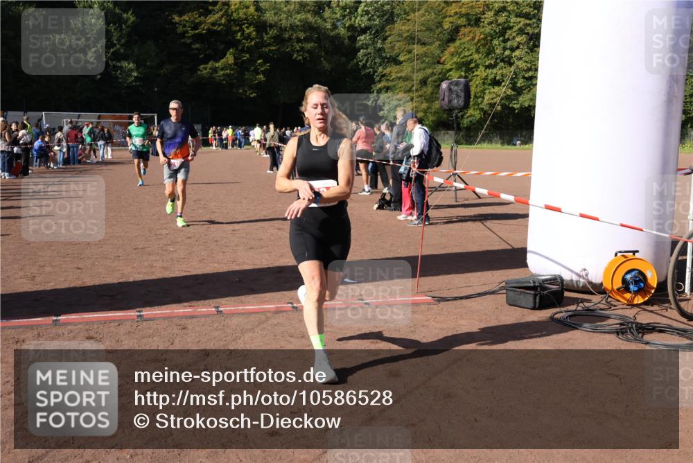 27.09.2026 - 35. Volkslauf durch das schöne Alstertal Strokosch-Dieckow http://msf.ph/oto/10586528 27.09.2026 12:09:41 Ziel 2294, 2417, 2969 meine-sportfotos.de