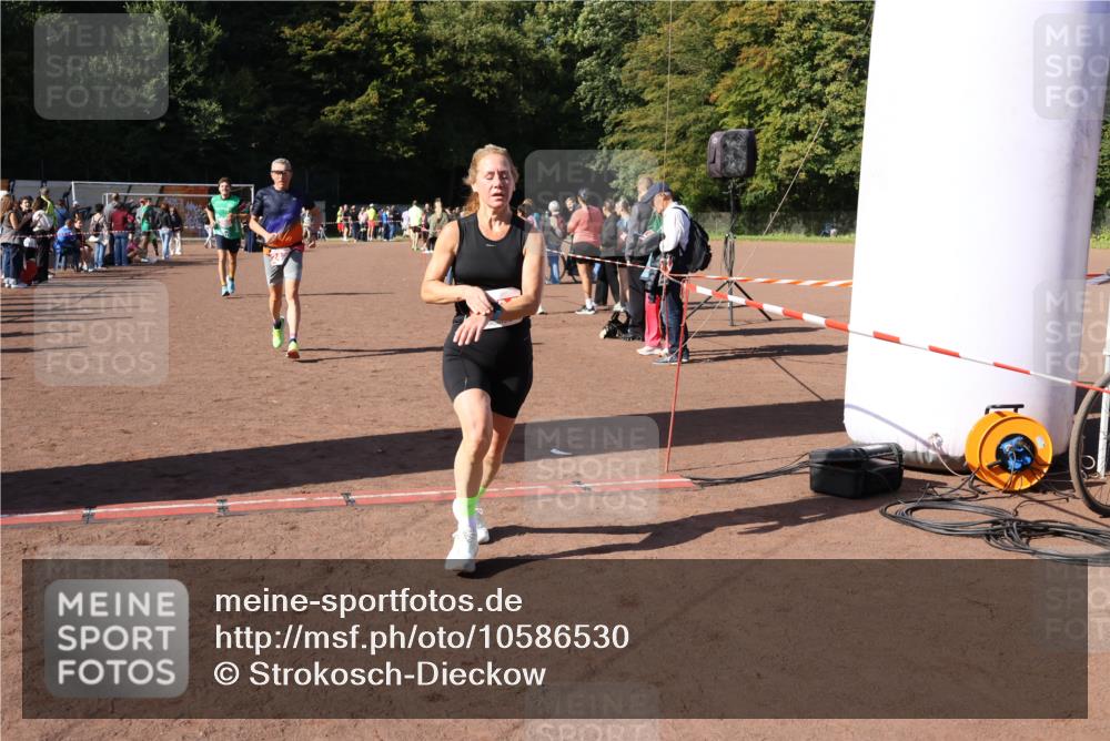 27.09.2026 - 35. Volkslauf durch das schöne Alstertal Strokosch-Dieckow http://msf.ph/oto/10586530 27.09.2026 12:09:41 Ziel 2294, 2417, 2969 meine-sportfotos.de