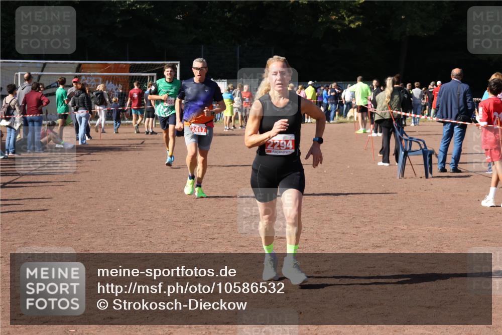 27.09.2026 - 35. Volkslauf durch das schöne Alstertal Strokosch-Dieckow http://msf.ph/oto/10586532 27.09.2026 12:09:39 Ziel 2294, 2417, 2969 meine-sportfotos.de