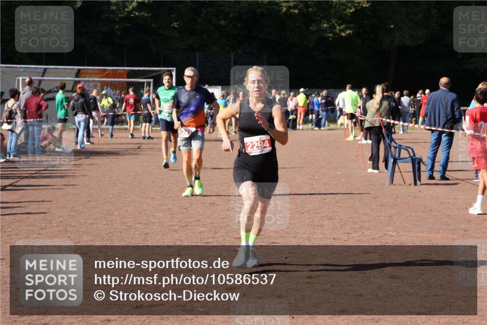 27.09.2026 - 35. Volkslauf durch das schöne Alstertal Strokosch-Dieckow http://msf.ph/oto/10586537 27.09.2026 12:09:39 Ziel 2294, 2417, 2969 meine-sportfotos.de