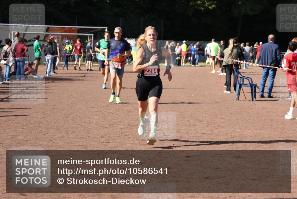 27.09.2026 - 35. Volkslauf durch das schöne Alstertal Strokosch-Dieckow http://msf.ph/oto/10586541 27.09.2026 12:09:38 Ziel 2294, 2417, 2969 meine-sportfotos.de