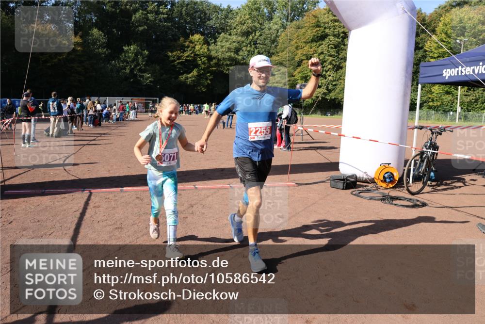 27.09.2026 - 35. Volkslauf durch das schöne Alstertal Strokosch-Dieckow http://msf.ph/oto/10586542 27.09.2026 12:09:34 Ziel 2255, 2294, 2417 meine-sportfotos.de