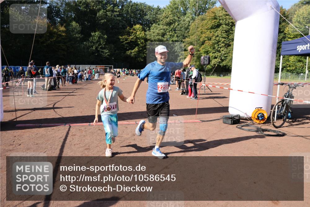 27.09.2026 - 35. Volkslauf durch das schöne Alstertal Strokosch-Dieckow http://msf.ph/oto/10586545 27.09.2026 12:09:34 Ziel 2255, 2294, 2417 meine-sportfotos.de