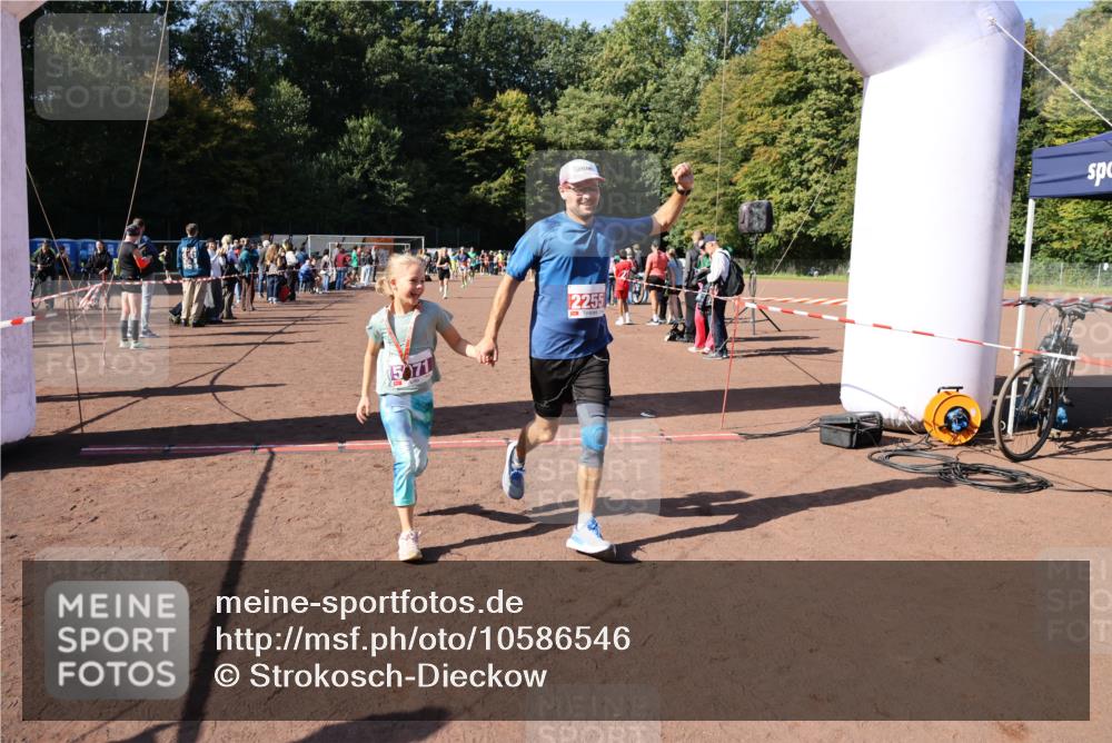 27.09.2026 - 35. Volkslauf durch das schöne Alstertal Strokosch-Dieckow http://msf.ph/oto/10586546 27.09.2026 12:09:34 Ziel 2255, 2294, 2417 meine-sportfotos.de