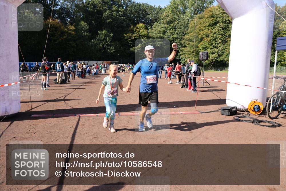 27.09.2026 - 35. Volkslauf durch das schöne Alstertal Strokosch-Dieckow http://msf.ph/oto/10586548 27.09.2026 12:09:34 Ziel 2255, 2294, 2417 meine-sportfotos.de