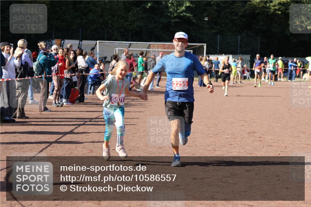 27.09.2026 - 35. Volkslauf durch das schöne Alstertal Strokosch-Dieckow http://msf.ph/oto/10586557 27.09.2026 12:09:32 Ziel 2255, 2294 meine-sportfotos.de