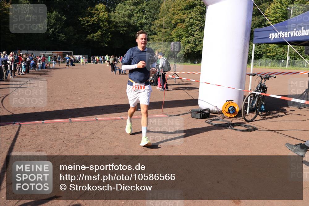 27.09.2026 - 35. Volkslauf durch das schöne Alstertal Strokosch-Dieckow http://msf.ph/oto/10586566 27.09.2026 12:09:23 Ziel 2317, 2425 meine-sportfotos.de