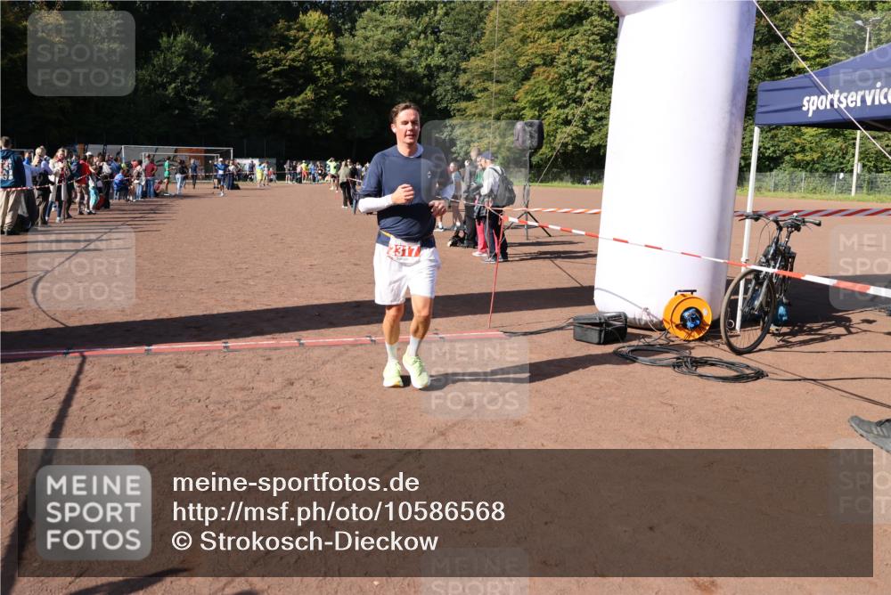 27.09.2026 - 35. Volkslauf durch das schöne Alstertal Strokosch-Dieckow http://msf.ph/oto/10586568 27.09.2026 12:09:23 Ziel 2317, 2425 meine-sportfotos.de