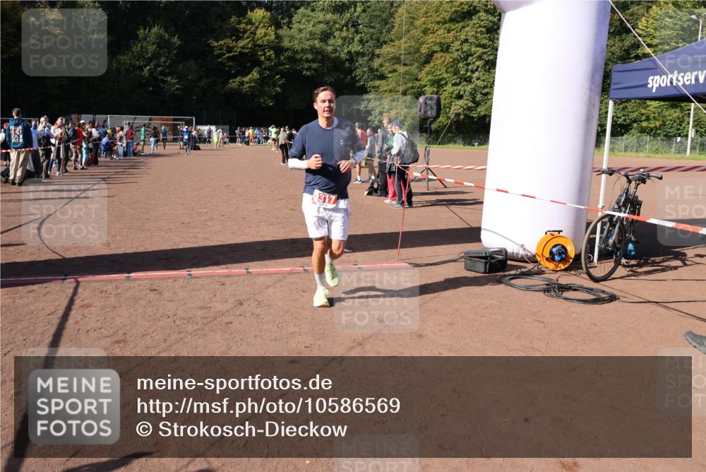 27.09.2026 - 35. Volkslauf durch das schöne Alstertal Strokosch-Dieckow http://msf.ph/oto/10586569 27.09.2026 12:09:23 Ziel 2317, 2425 meine-sportfotos.de