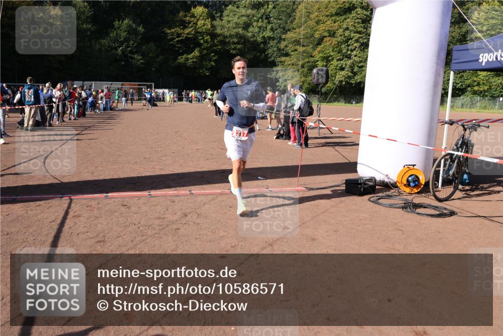 27.09.2026 - 35. Volkslauf durch das schöne Alstertal Strokosch-Dieckow http://msf.ph/oto/10586571 27.09.2026 12:09:23 Ziel 2317, 2425 meine-sportfotos.de