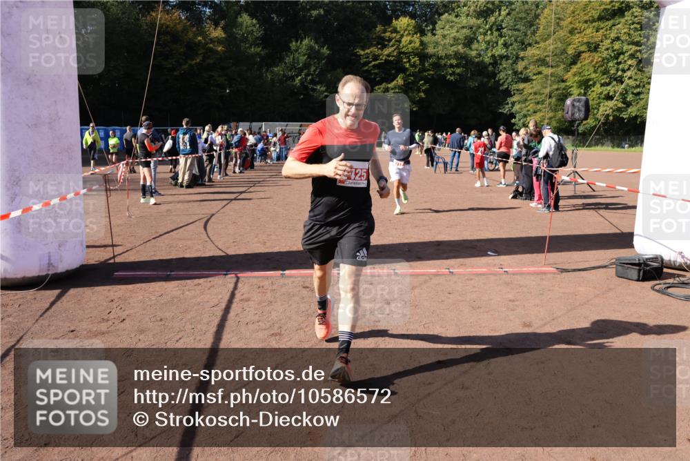 27.09.2026 - 35. Volkslauf durch das schöne Alstertal Strokosch-Dieckow http://msf.ph/oto/10586572 27.09.2026 12:09:21 Ziel 2317, 2425 meine-sportfotos.de