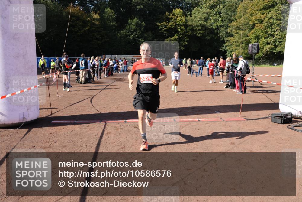 27.09.2026 - 35. Volkslauf durch das schöne Alstertal Strokosch-Dieckow http://msf.ph/oto/10586576 27.09.2026 12:09:21 Ziel 2317, 2425 meine-sportfotos.de
