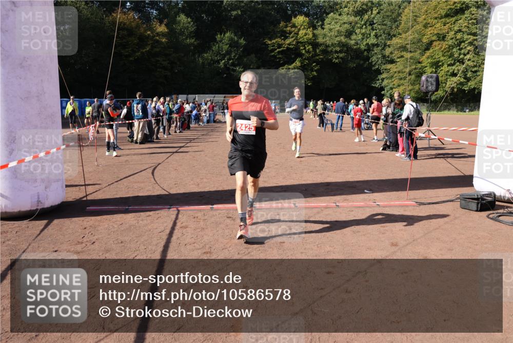 27.09.2026 - 35. Volkslauf durch das schöne Alstertal Strokosch-Dieckow http://msf.ph/oto/10586578 27.09.2026 12:09:20 Ziel 2317, 2425 meine-sportfotos.de
