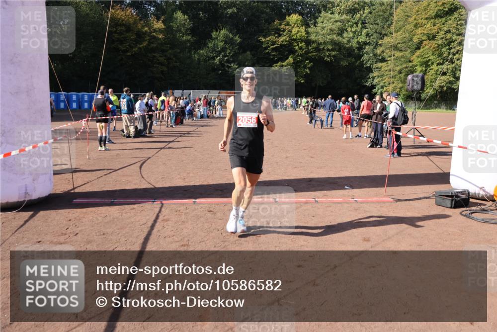 27.09.2026 - 35. Volkslauf durch das schöne Alstertal Strokosch-Dieckow http://msf.ph/oto/10586582 27.09.2026 12:09:02 Ziel 1062, 2056 meine-sportfotos.de