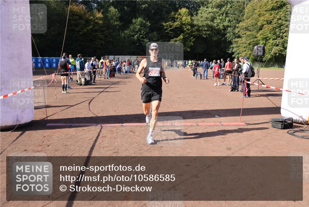 27.09.2026 - 35. Volkslauf durch das schöne Alstertal Strokosch-Dieckow http://msf.ph/oto/10586585 27.09.2026 12:09:01 Ziel 1062, 2056 meine-sportfotos.de