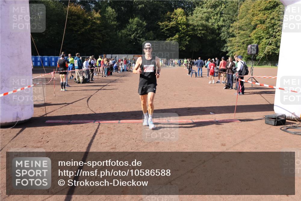 27.09.2026 - 35. Volkslauf durch das schöne Alstertal Strokosch-Dieckow http://msf.ph/oto/10586588 27.09.2026 12:09:01 Ziel 1062, 2056 meine-sportfotos.de